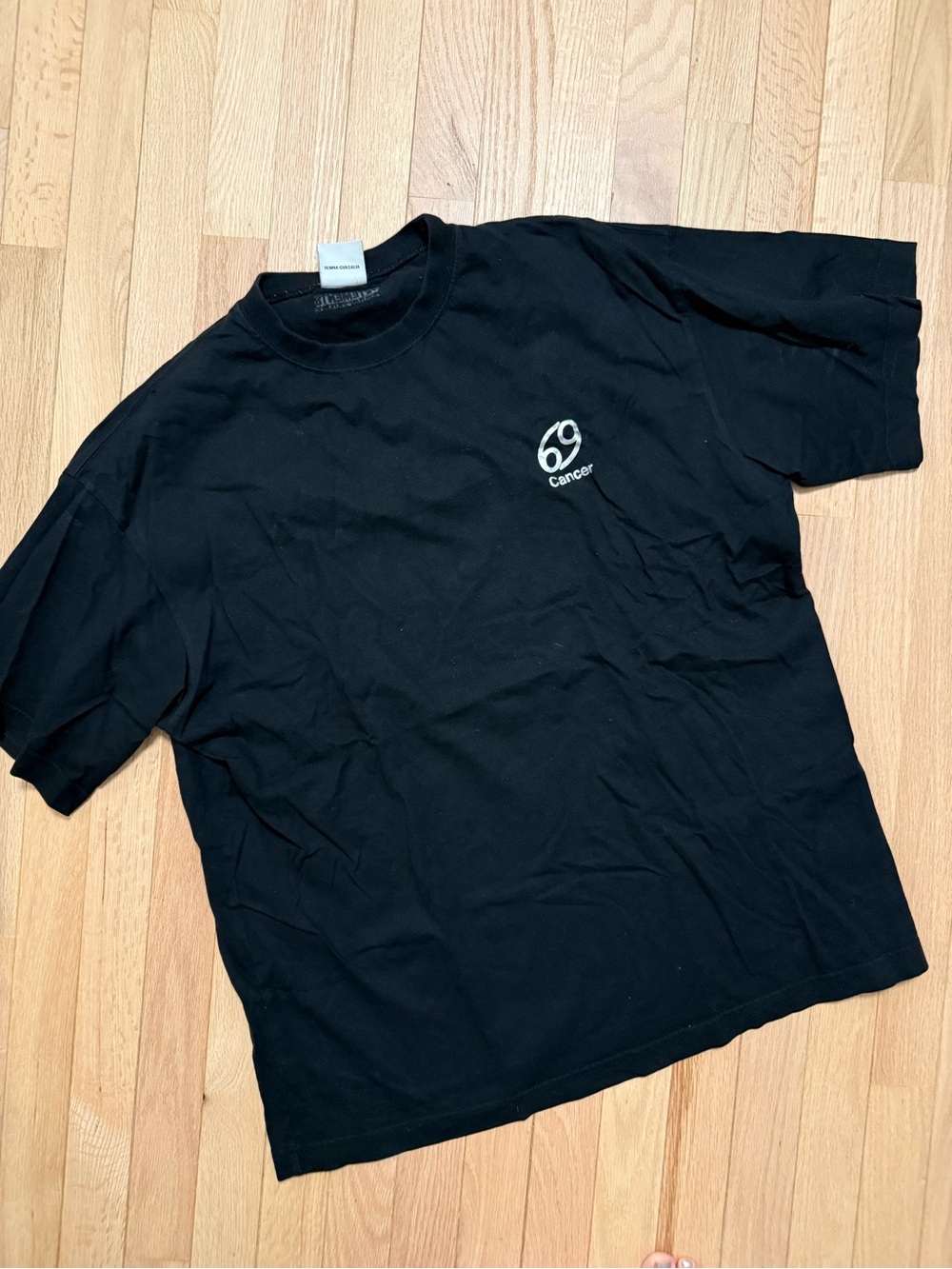 Vetements Black cancer Short-Sleeve Tee with Small White Chest Logo